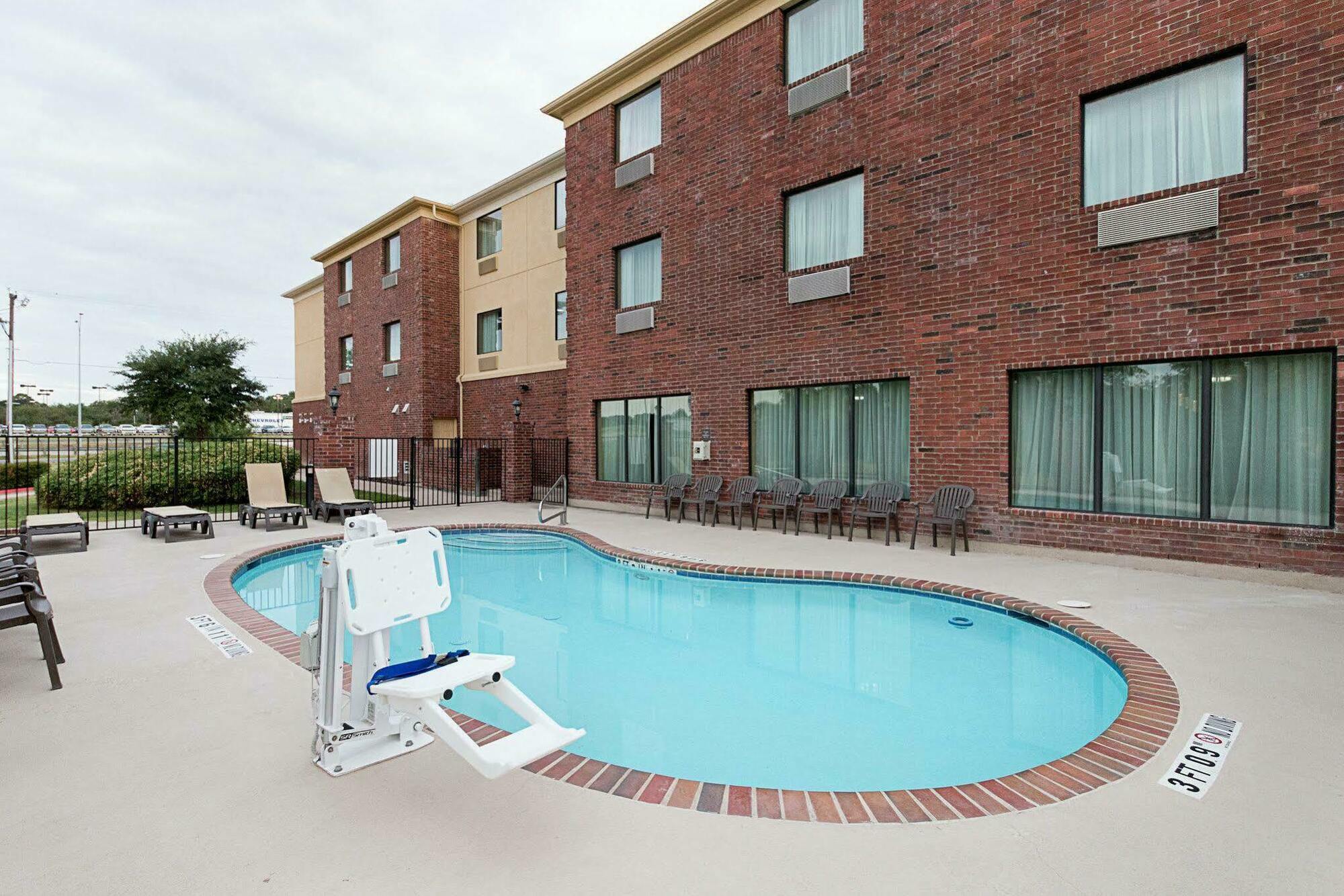 Comfort Suites Ennis Exterior foto